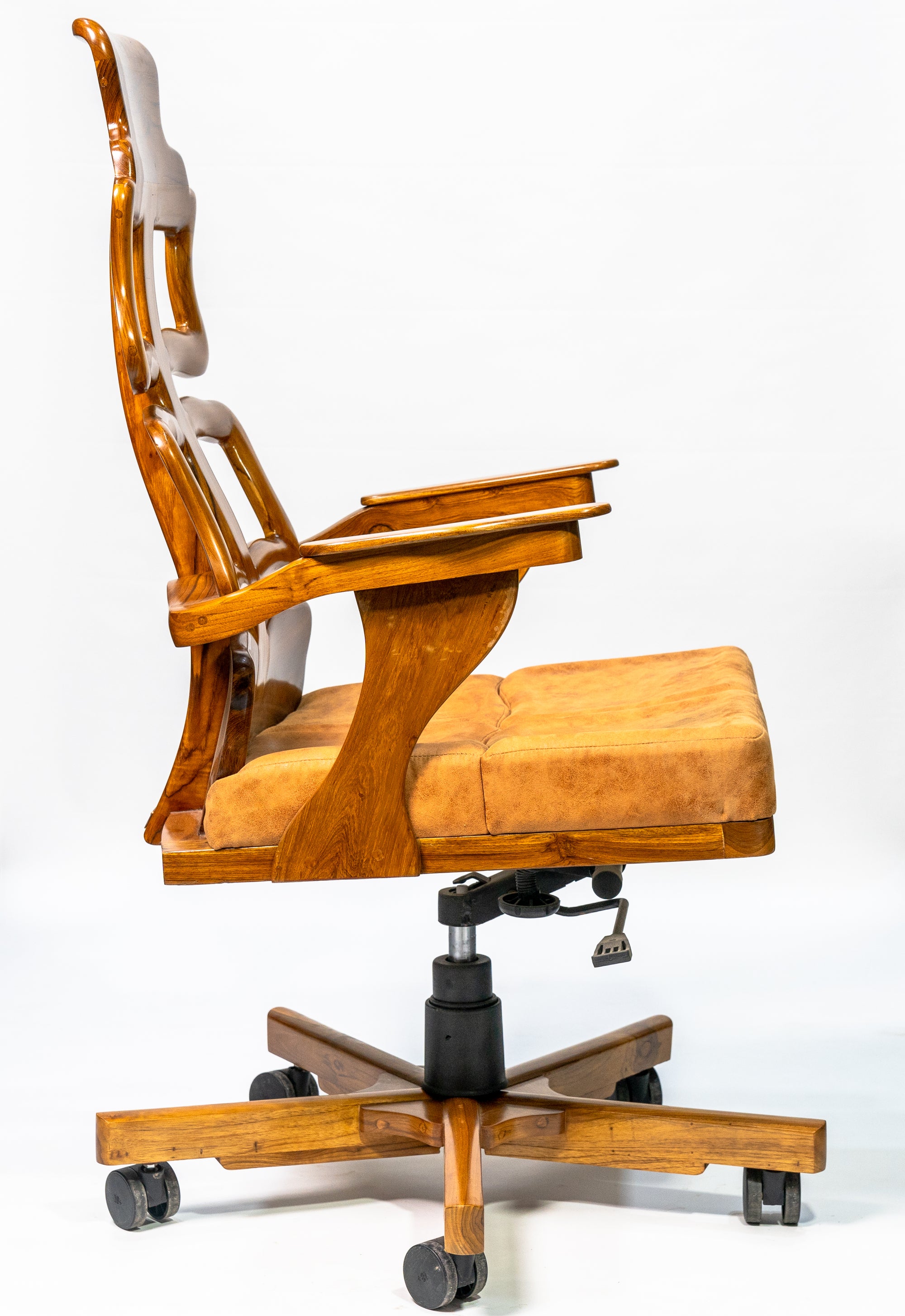BACK BONE EXECUTIVE CHAIR 3