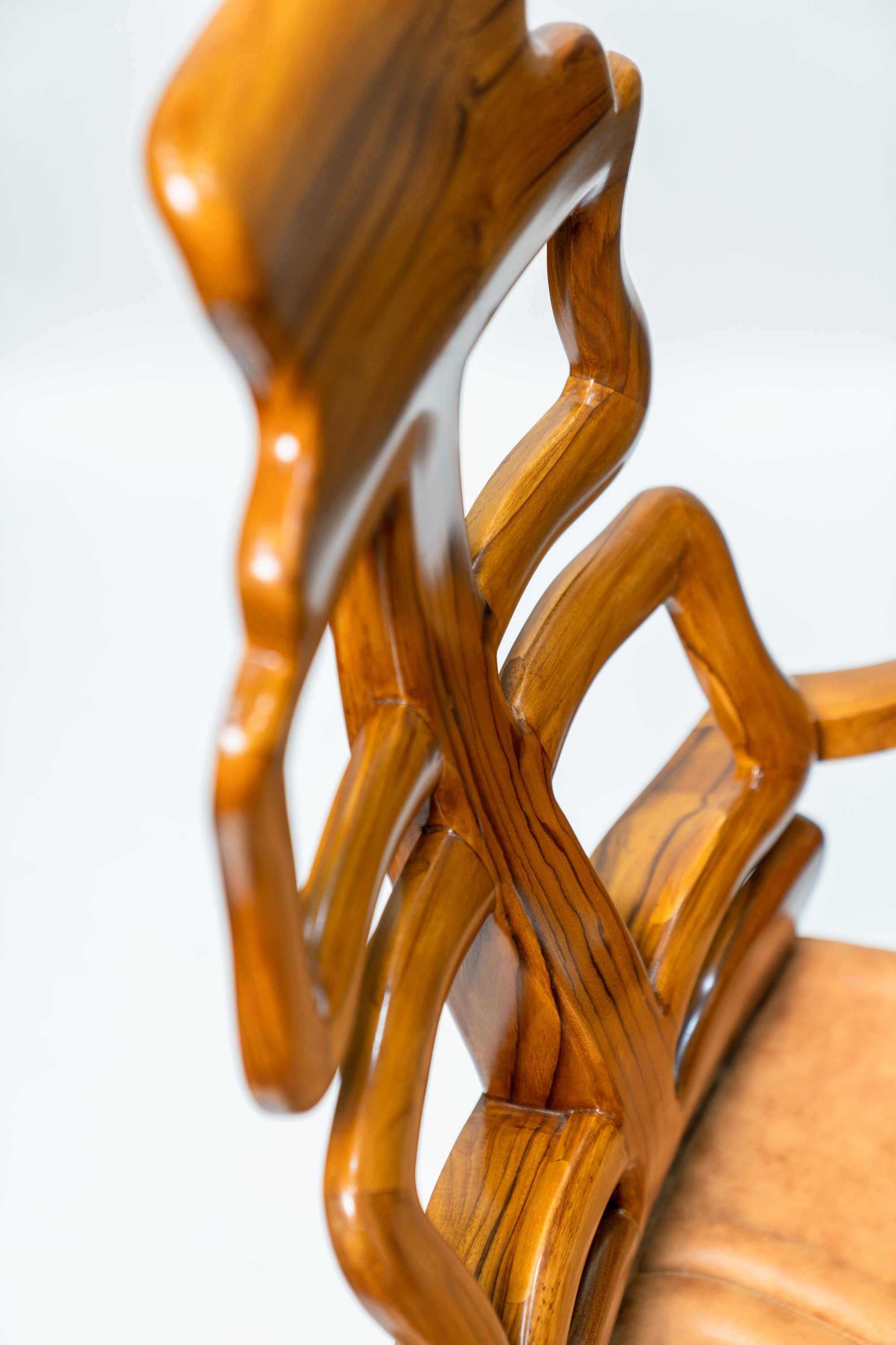 BACK BONE EXECUTIVE CHAIR 3