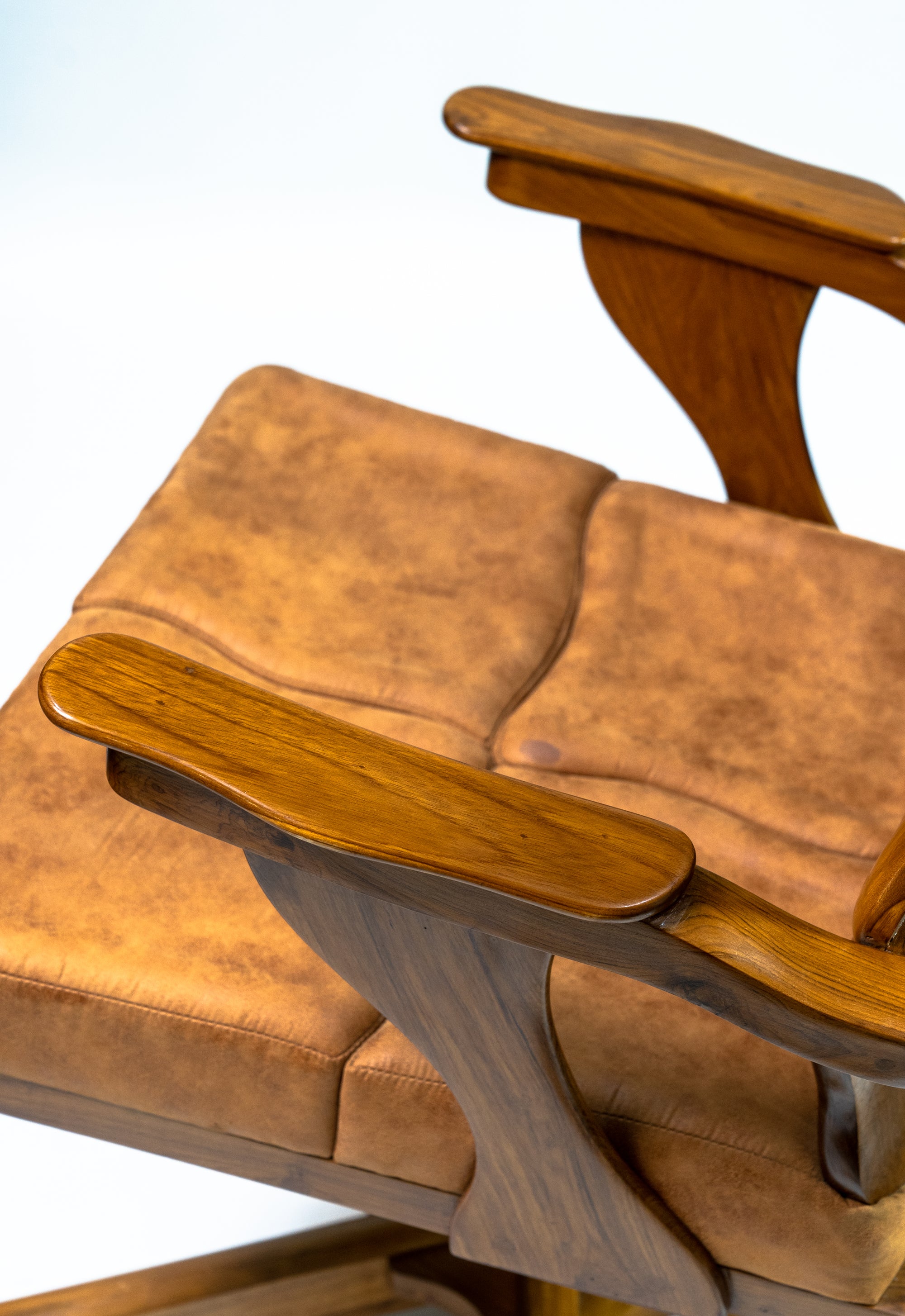 BACK BONE EXECUTIVE CHAIR 3